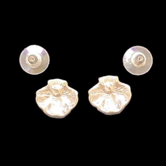 SILVER SEA SHELL EARRINGS WITH CRYSTAL STONES & POST BACK - Picture 4 of 4